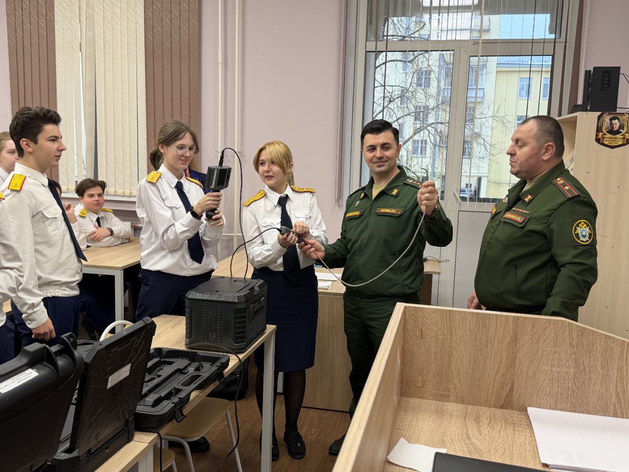 В Санкт-Петербурге сотрудники военных следственных органов СК России провели занятие для учащихся профильного кадетского класса В Санкт-Петербурге сотрудники военных следственных органов СК России провели занятие для учащихся профильного кадетского класса