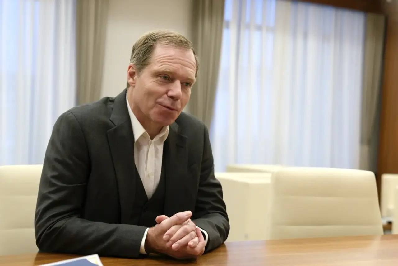 Министр строительства и ЖКХ РФ Ирек Файзуллин провел рабочую встречу с председателем Комитета Совета Федерации по экономической политике Андреем Кутеповым Министр строительства и ЖКХ РФ Ирек Файзуллин провел рабочую встречу с председателем Комитета Совета Федерации по экономической политике Андреем Кутеповым