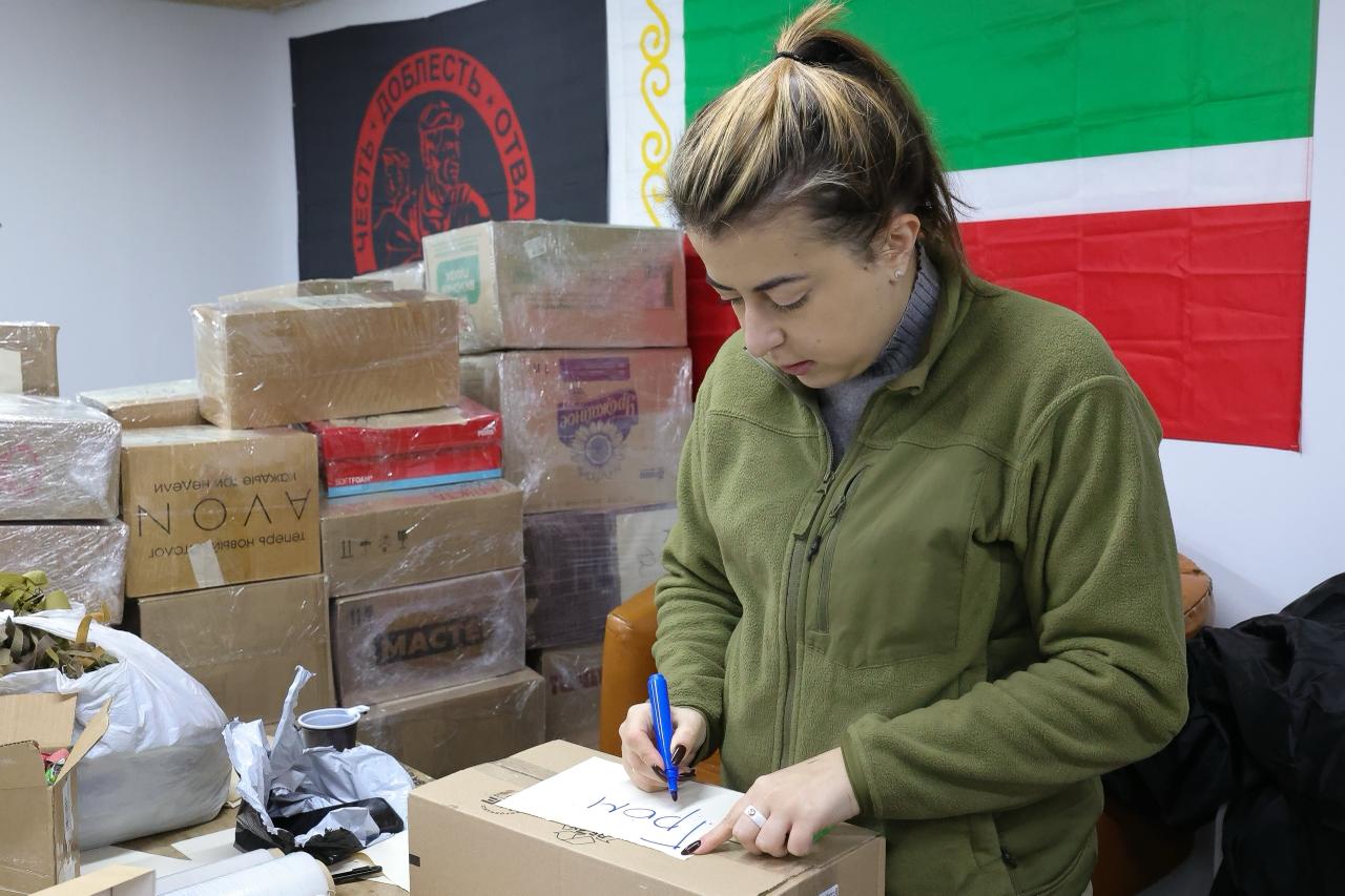 Жители Выборгского района отправили участникам СВО новогодние подарки Жители Выборгского района отправили участникам СВО новогодние подарки