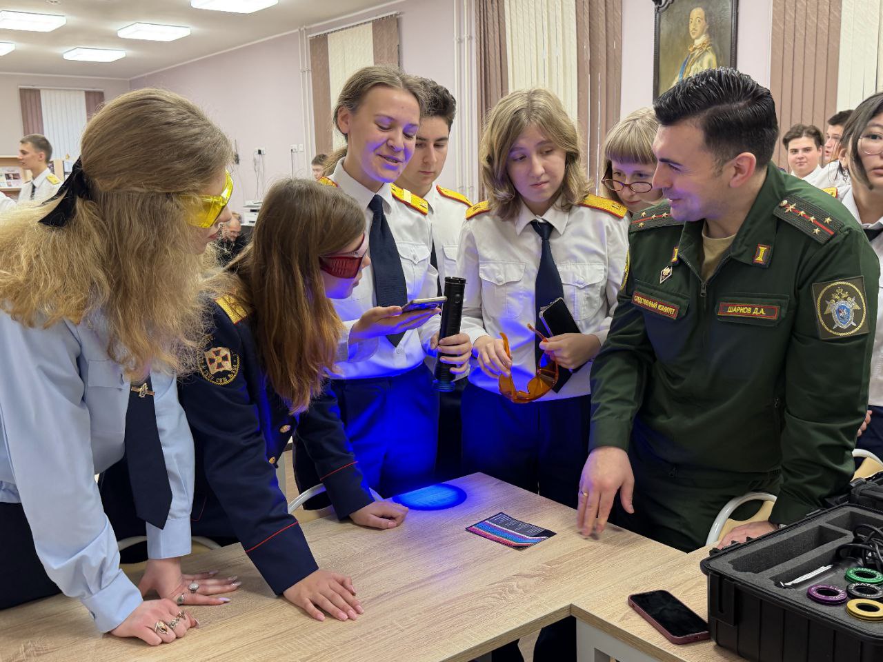 В Санкт-Петербурге сотрудники военных следственных органов СК России провели занятие для учащихся профильного кадетского класса В Санкт-Петербурге сотрудники военных следственных органов СК России провели занятие для учащихся профильного кадетского класса