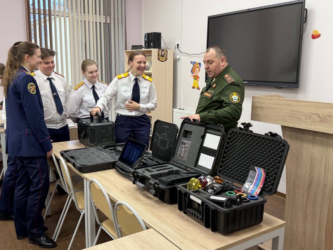 В Санкт-Петербурге сотрудники военных следственных органов СК России провели занятие для учащихся профильного кадетского класса В Санкт-Петербурге сотрудники военных следственных органов СК России провели занятие для учащихся профильного кадетского класса