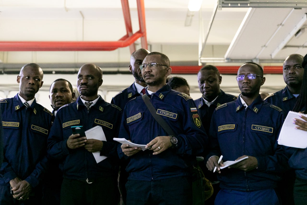 Международная делегация из Африки посетила крупнейшее кернохранилище в России Международная делегация из Африки посетила крупнейшее кернохранилище в России