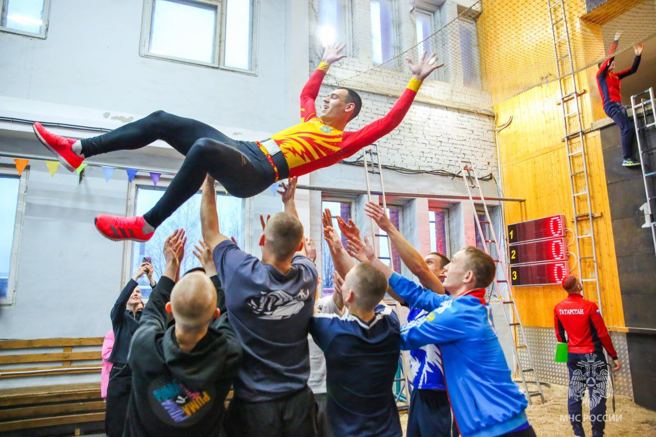 В Санкт-Петербурге завершились Всероссийские соревнования МЧС России "Рождественские старты" среди юношей и девушек по пожарно-спасательному спорту В Санкт-Петербурге завершились Всероссийские соревнования МЧС России "Рождественские старты" среди юношей и девушек по пожарно-спасательному спорту