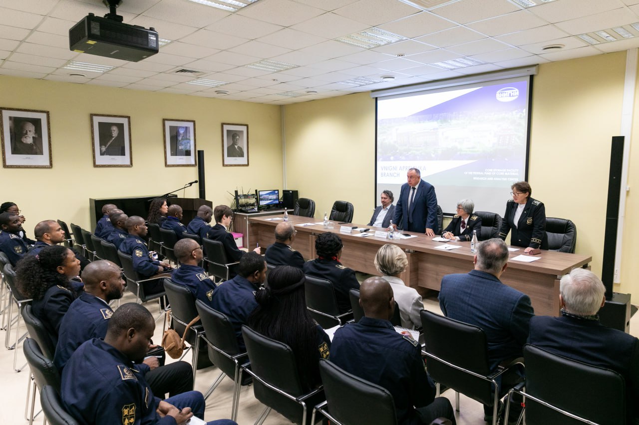 Международная делегация из Африки посетила крупнейшее кернохранилище в России Международная делегация из Африки посетила крупнейшее кернохранилище в России