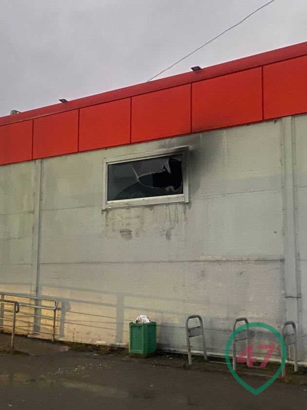 «Пятерочка» превратилась в уголек в деревне Васкелово ЛО. Там подожгли банкомат «Пятерочка» превратилась в уголек в деревне Васкелово ЛО. Там подожгли банкомат