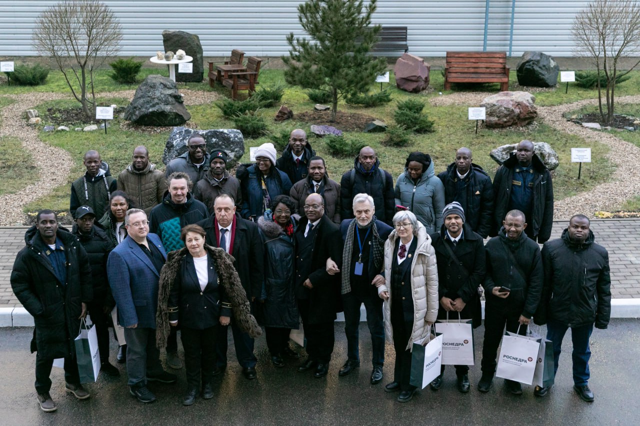 Международная делегация из Африки посетила крупнейшее кернохранилище в России