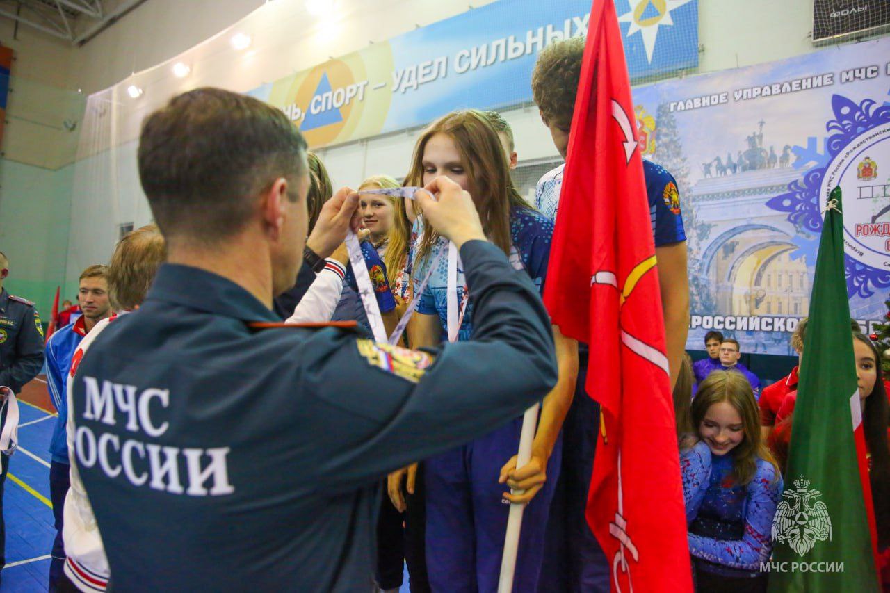 В Санкт-Петербурге завершились Всероссийские соревнования МЧС России "Рождественские старты" среди юношей и девушек по пожарно-спасательному спорту В Санкт-Петербурге завершились Всероссийские соревнования МЧС России "Рождественские старты" среди юношей и девушек по пожарно-спасательному спорту
