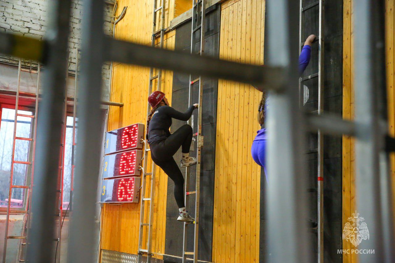 В Санкт-Петербурге завершились Всероссийские соревнования МЧС России "Рождественские старты" среди юношей и девушек по пожарно-спасательному спорту В Санкт-Петербурге завершились Всероссийские соревнования МЧС России "Рождественские старты" среди юношей и девушек по пожарно-спасательному спорту