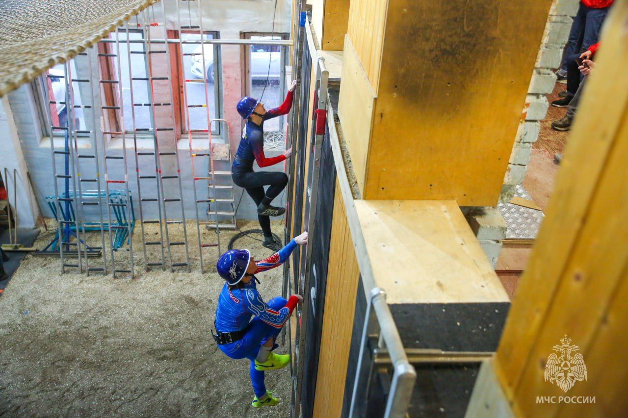 В Санкт-Петербурге завершились Всероссийские соревнования МЧС России "Рождественские старты" среди юношей и девушек по пожарно-спасательному спорту В Санкт-Петербурге завершились Всероссийские соревнования МЧС России "Рождественские старты" среди юношей и девушек по пожарно-спасательному спорту