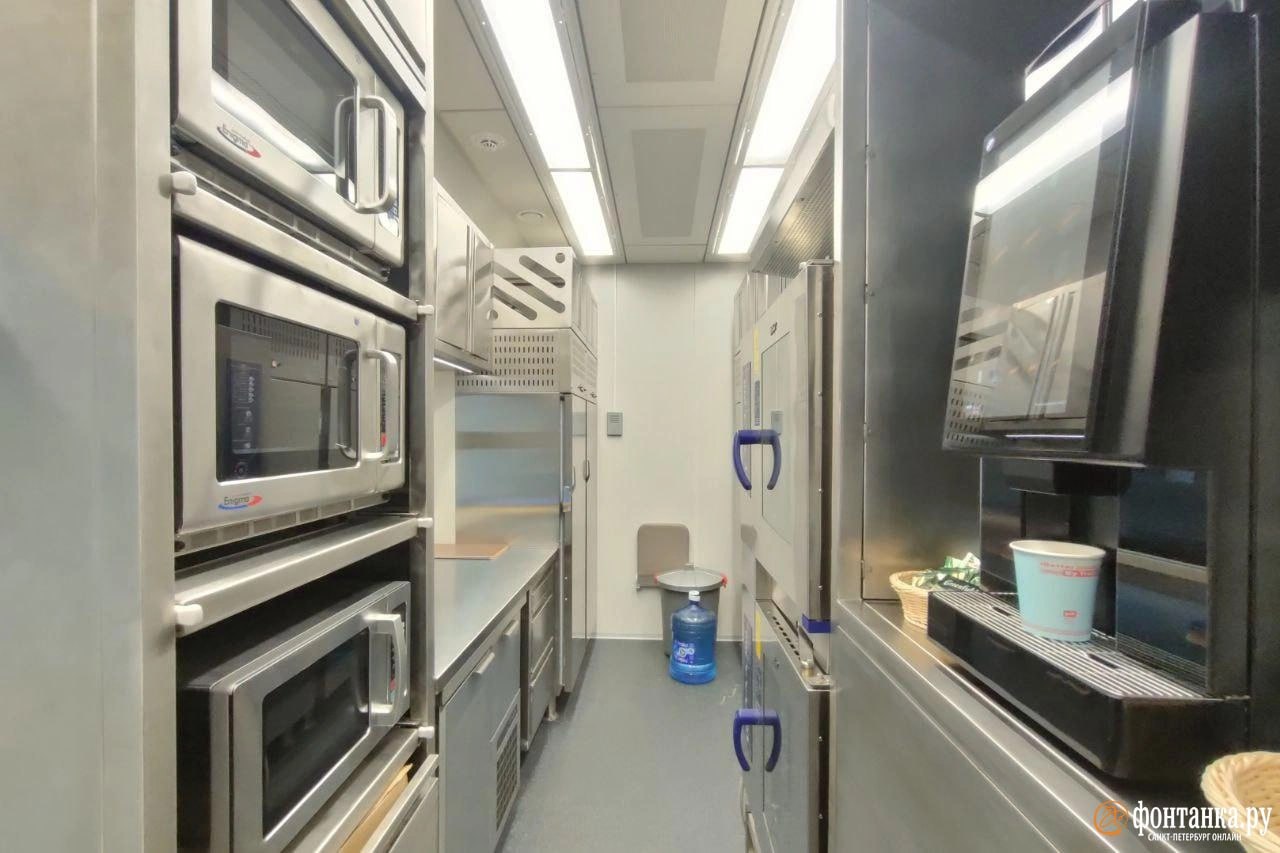 Та самая «Красная стрела», которая повезет петербуржцев в Москву в Новогодние, изнутри Та самая «Красная стрела», которая повезет петербуржцев в Москву в Новогодние, изнутри