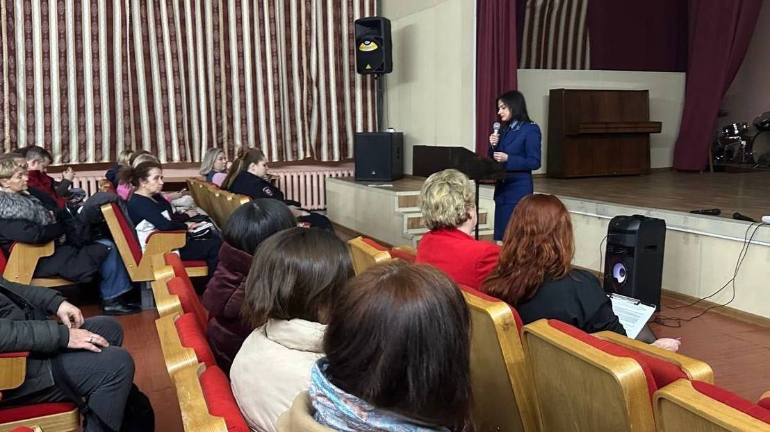 Прокуратура Петербургского метрополитена провела встречу с родителями студентов первого курса Колледжа метрополитена и железнодорожного транспорта