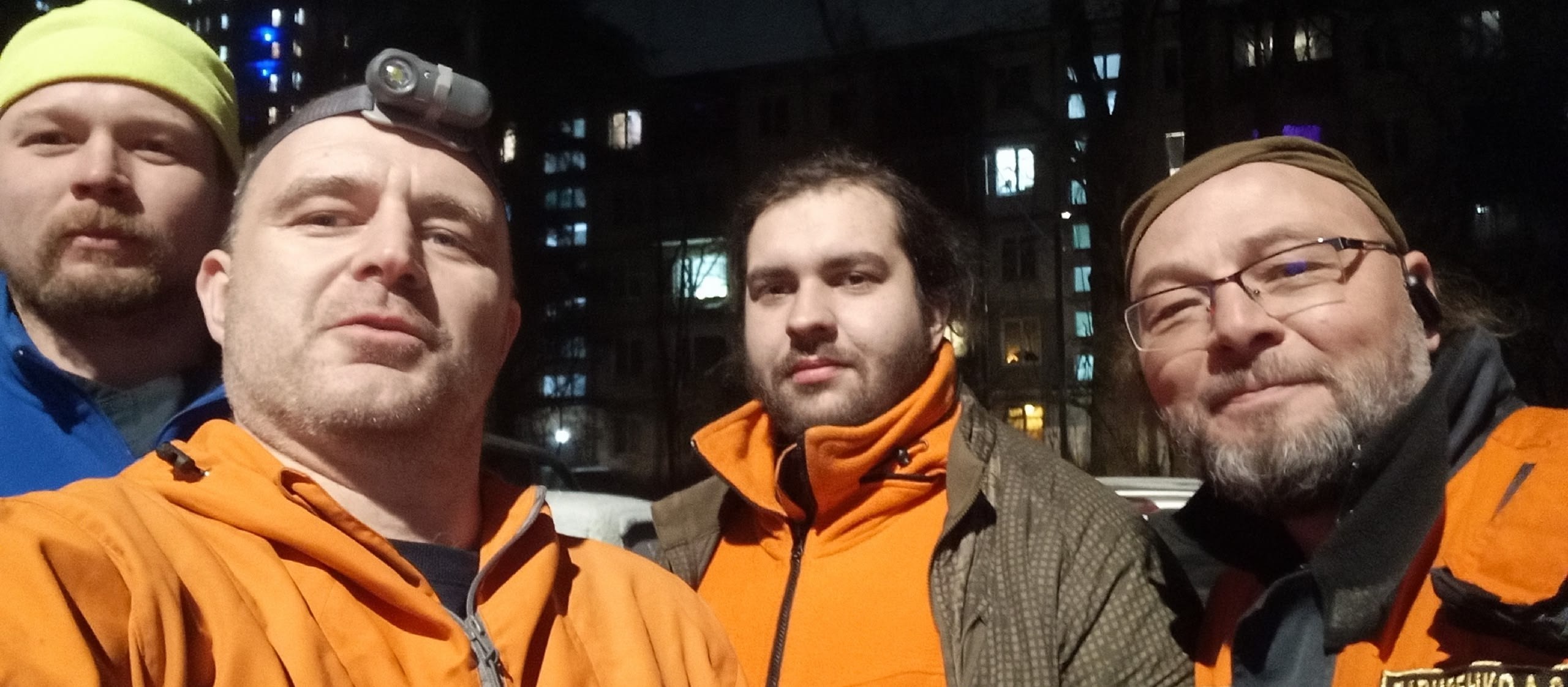 В Сертолово спасли котенка, просидевшего в стене подвала три дня В Сертолово спасли котенка, просидевшего в стене подвала три дня