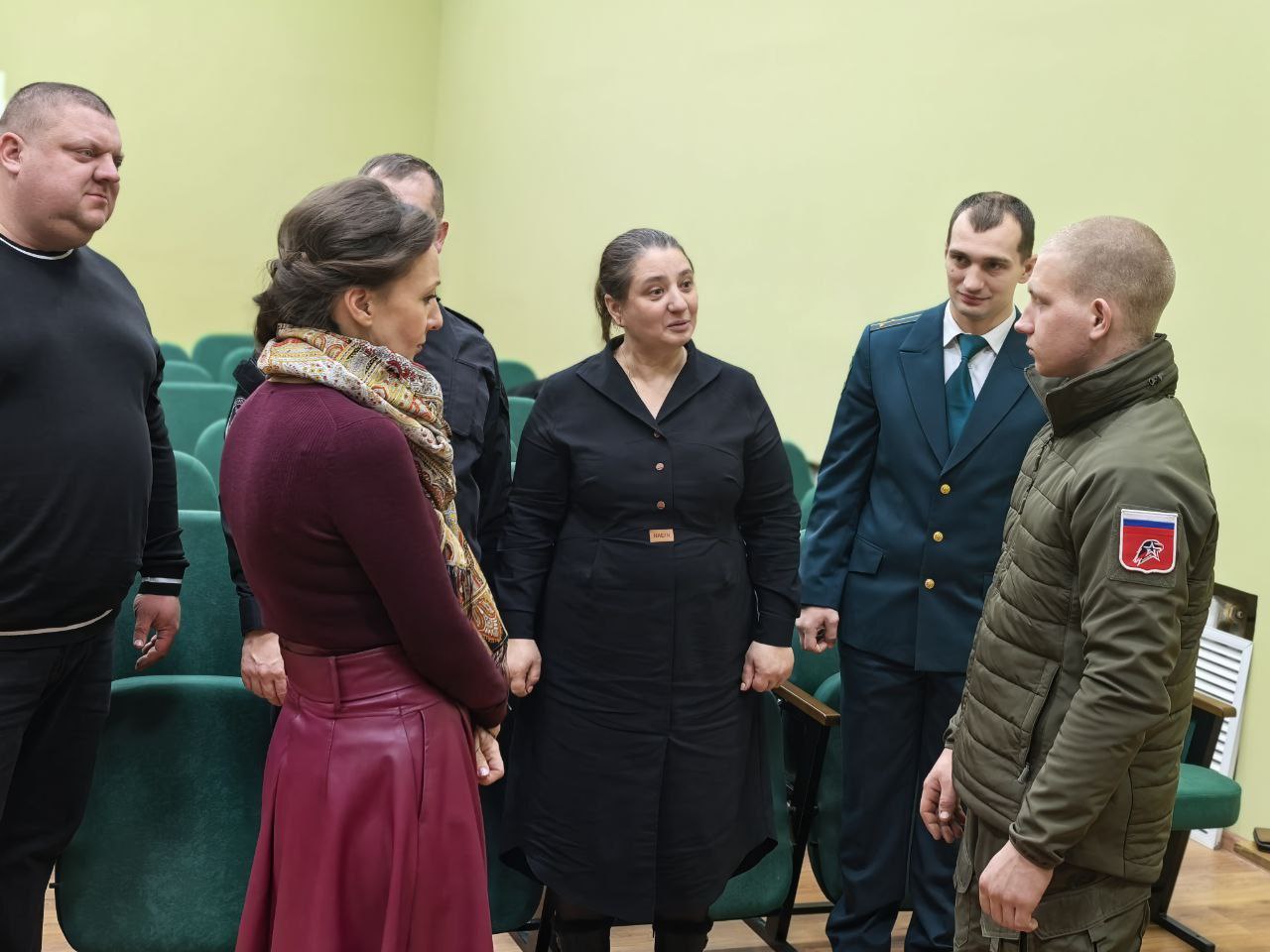 Анна Кузнецова: Наш гумштаб передал дизельный генератор военным и подарки детям Рыльска Анна Кузнецова: Наш гумштаб передал дизельный генератор военным и подарки детям Рыльска