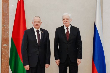 Борис Грызлов встретился с заместителем Председателя Совета Республики Владиславом Татариновичем Участники обсудили перспективы дальнейшего развития российско-белорусского сотрудничества, уделив особое внимание...