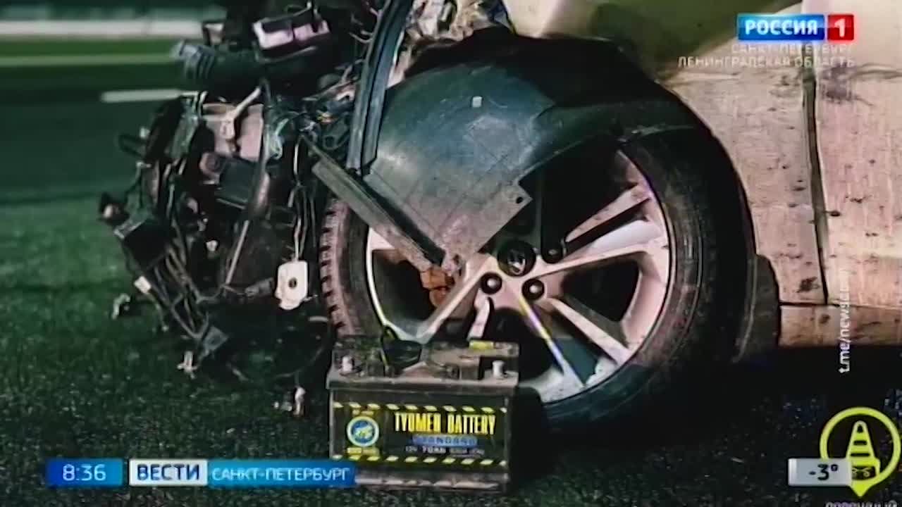 На трассе М-11 легковой автомобиль врезался в барьерное ограждение, водитель погиб