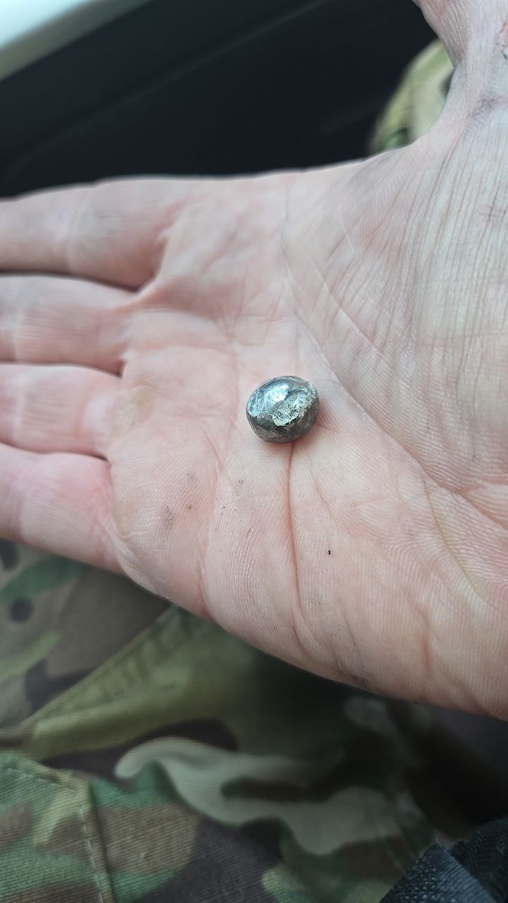 Два майора: Кроме отравления частей квадрокоптеров боевыми химикатами, противник нашпиговывает большие БПЛА самолетного типа сотнями таких шариков