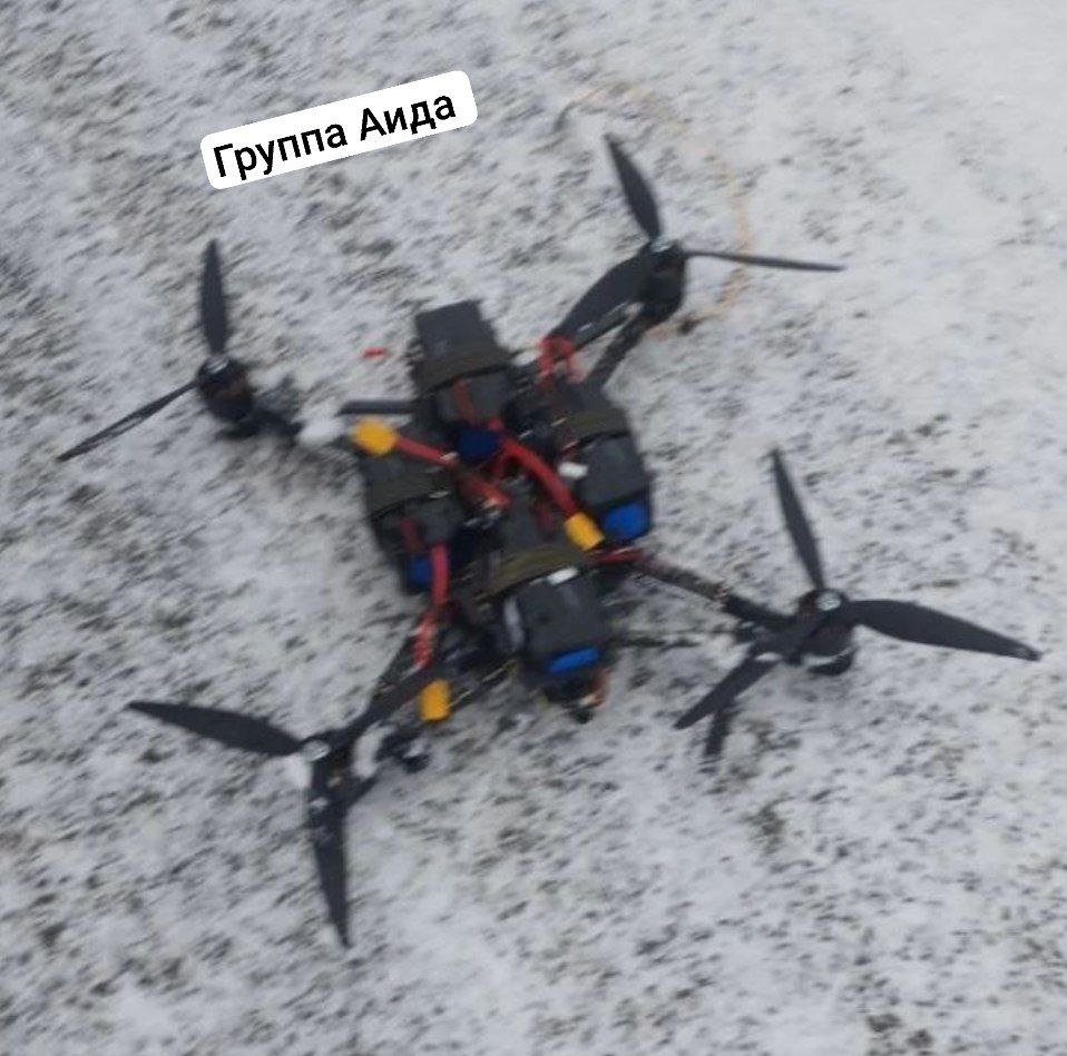 Вот такой дрон был поднят одним из мотострелков на наших позициях, в результате чего, боец получил химическое отравление