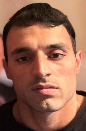 Два майора: Воронеж. 8 лет колонии строгого режима профессору за дачу взятки и 12 лет нелегалу за перерезанное горло - два очень разных по тяжести и общественной опасности преступления, но такие по сути близкие сроки