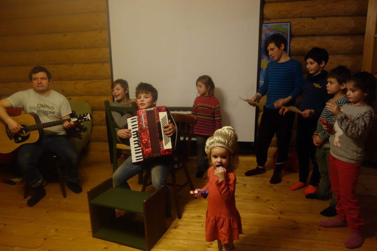 «Семья - единственный источник счастливых людей в этом мире» «Семья - единственный источник счастливых людей в этом мире»