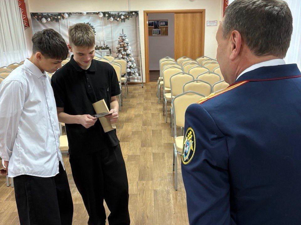 В преддверии новогодних праздников следователи из Кингисеппа воплотили мечту двух ребят из Кингисеппского ресурсного центра В преддверии новогодних праздников следователи из Кингисеппа воплотили мечту двух ребят из Кингисеппского ресурсного центра