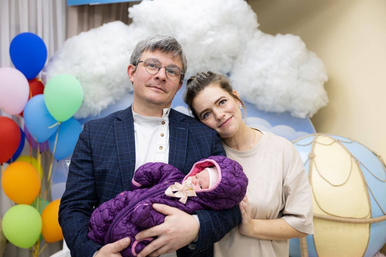 «Семья - единственный источник счастливых людей в этом мире» «Семья - единственный источник счастливых людей в этом мире»