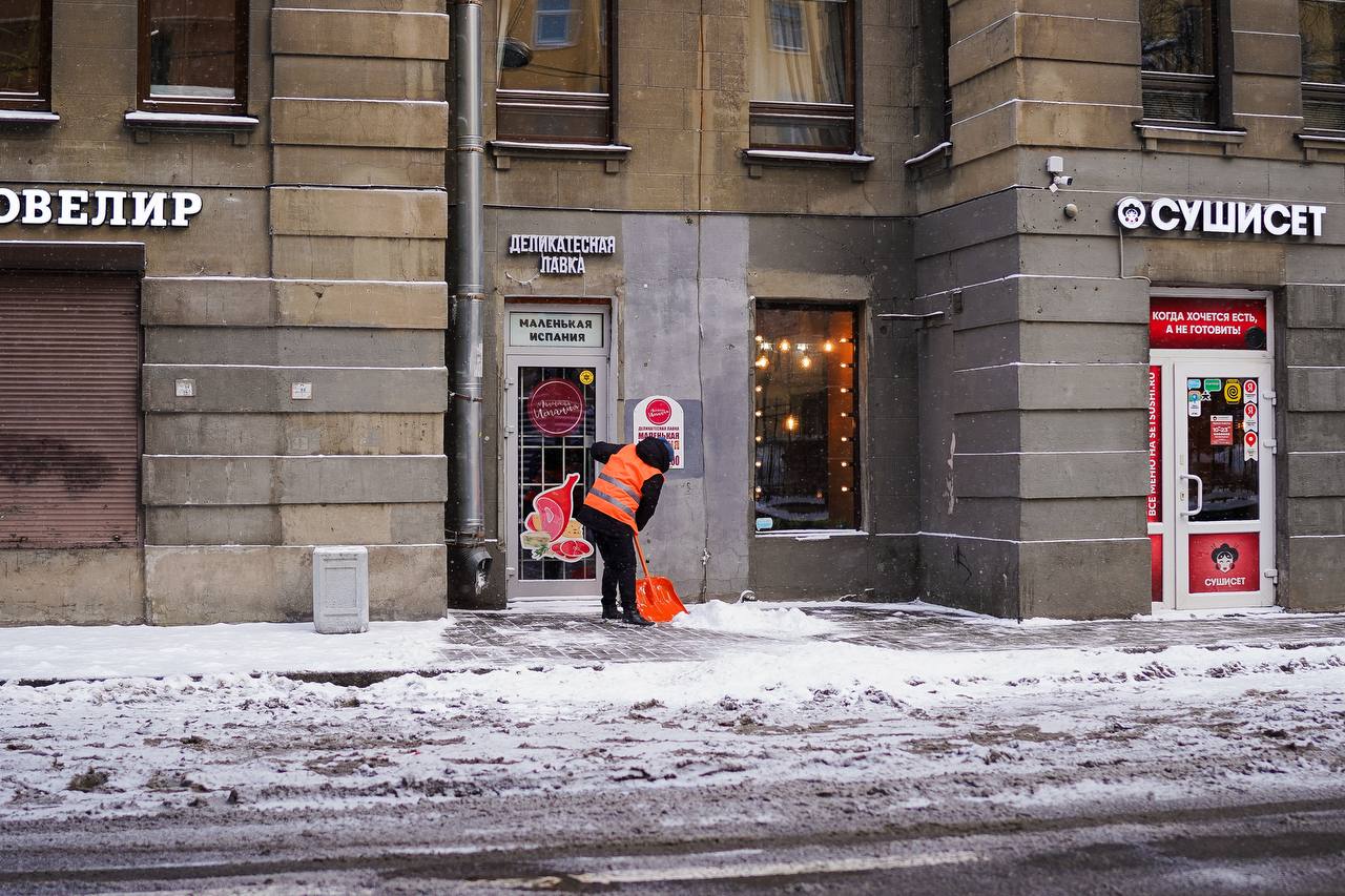 Начали день с рабочей планерки в Центре комплексного контроля городского хозяйства, обсудили основные цели и задачи на день по уборке города, планы по уборке крыш, а также подвели итоги работы в новогоднюю ночь Начали день с рабочей планерки в Центре комплексного контроля городского хозяйства, обсудили основные цели и задачи на день по уборке города, планы по уборке крыш, а также подвели итоги работы в новогоднюю ночь