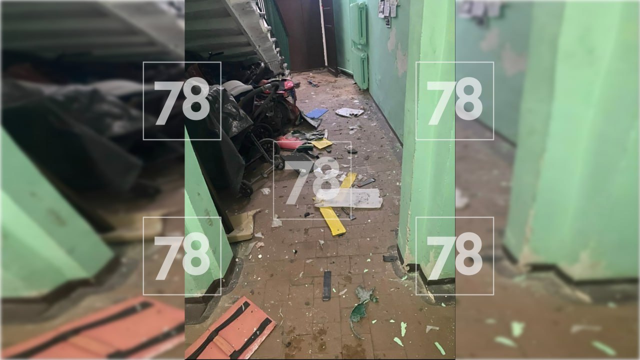 Подростки взорвали петарду в парадной дома в Кронштадте Подростки взорвали петарду в парадной дома в Кронштадте