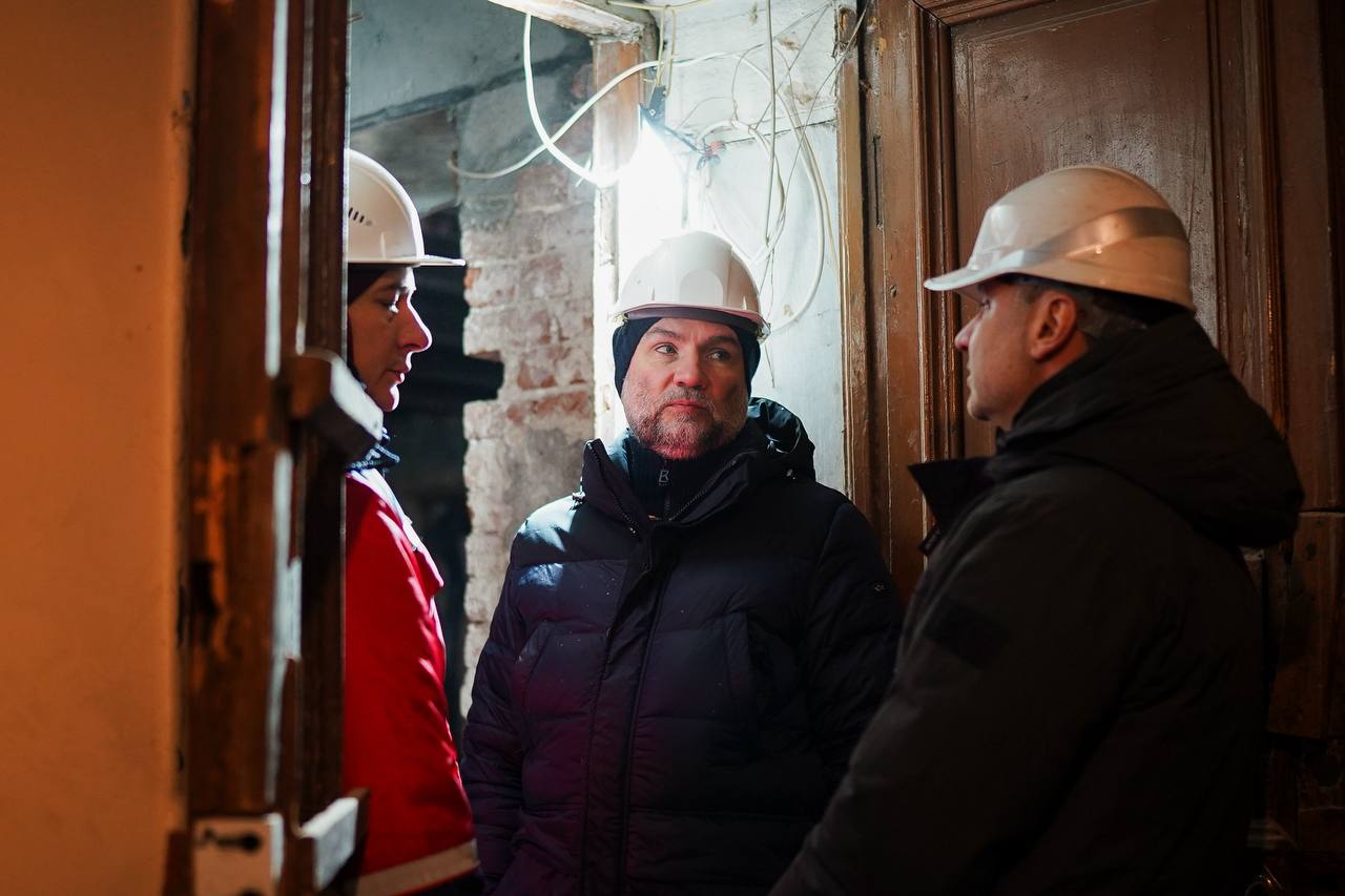 Начали день с рабочей планерки в Центре комплексного контроля городского хозяйства, обсудили основные цели и задачи на день по уборке города, планы по уборке крыш, а также подвели итоги работы в новогоднюю ночь Начали день с рабочей планерки в Центре комплексного контроля городского хозяйства, обсудили основные цели и задачи на день по уборке города, планы по уборке крыш, а также подвели итоги работы в новогоднюю ночь