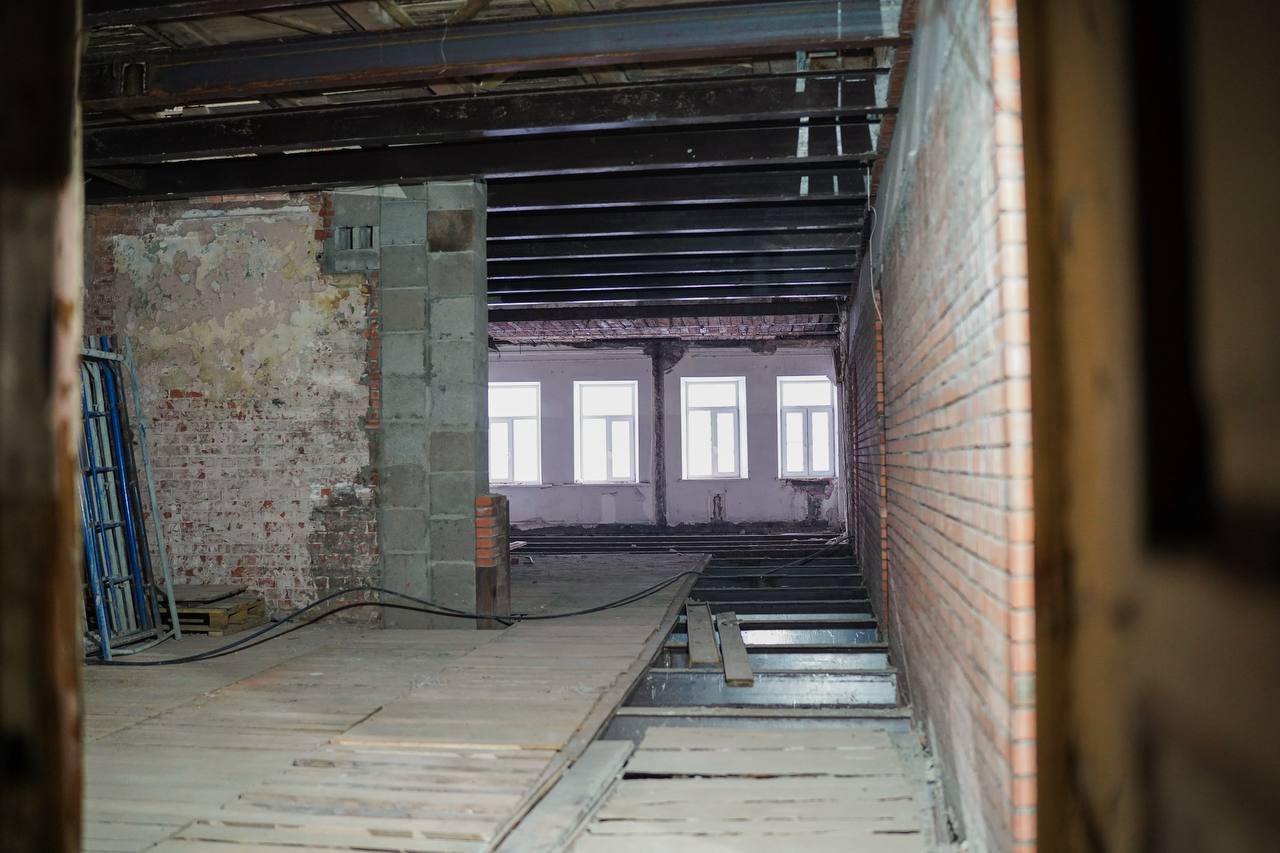 Начали день с рабочей планерки в Центре комплексного контроля городского хозяйства, обсудили основные цели и задачи на день по уборке города, планы по уборке крыш, а также подвели итоги работы в новогоднюю ночь Начали день с рабочей планерки в Центре комплексного контроля городского хозяйства, обсудили основные цели и задачи на день по уборке города, планы по уборке крыш, а также подвели итоги работы в новогоднюю ночь