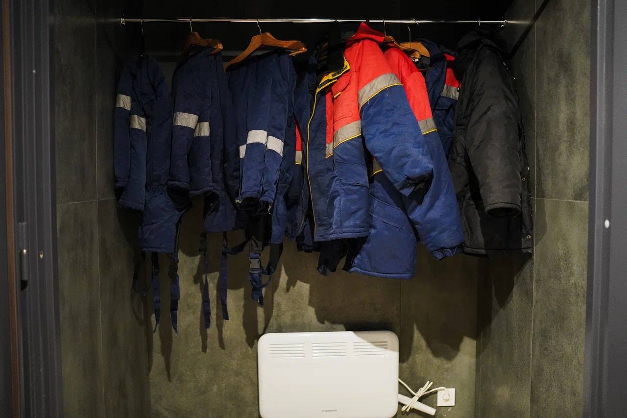 По прогнозу синоптиков в ближайшие дни в Петербурге будет небольшой снег, коммунальные службы в полной готовности и с ночи приступили к уборке По прогнозу синоптиков в ближайшие дни в Петербурге будет небольшой снег, коммунальные службы в полной готовности и с ночи приступили к уборке