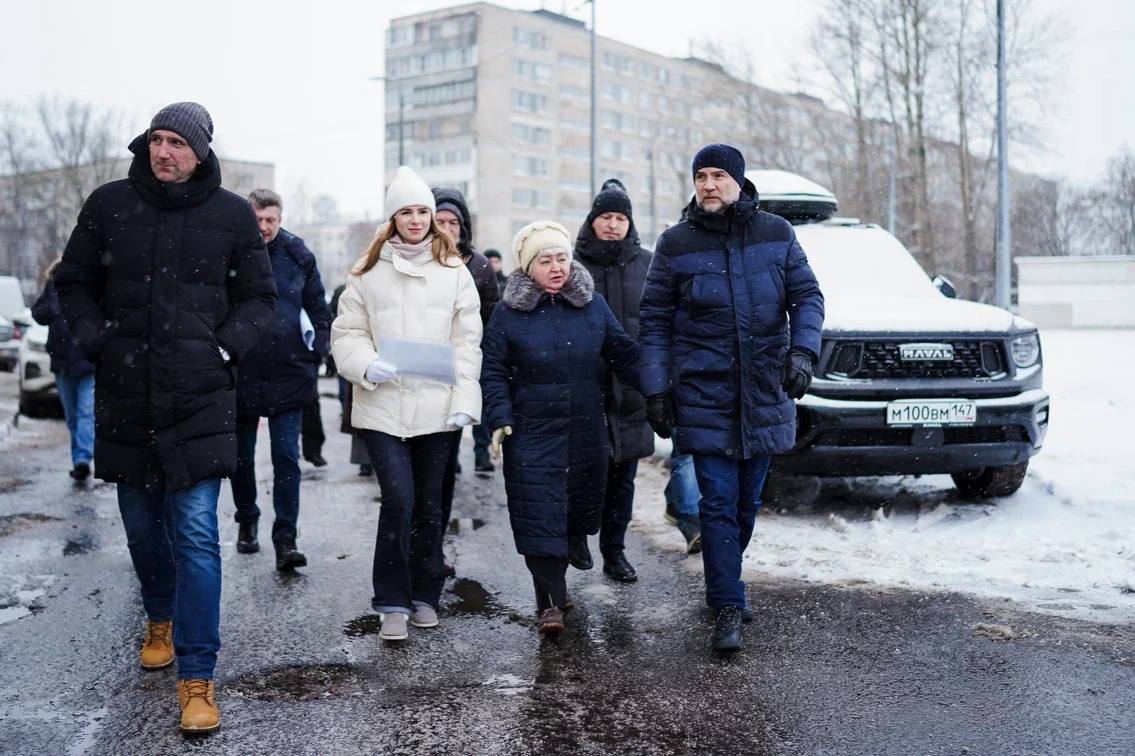 По прогнозу синоптиков в ближайшие дни в Петербурге будет небольшой снег, коммунальные службы в полной готовности и с ночи приступили к уборке По прогнозу синоптиков в ближайшие дни в Петербурге будет небольшой снег, коммунальные службы в полной готовности и с ночи приступили к уборке