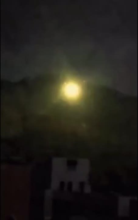 Вертолёт наносит удары по венесуэльскому военному комплексу Фуэрте-Тиуна в Каракасе