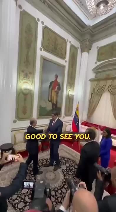 Олег Царёв: Только накануне спецпредставитель Китая по Латинской Америке Цю Сяоцы провел с президентом Венесуэлы Николасом Мадуро долгую встречу, посвящена обзору 600 двусторонних соглашений