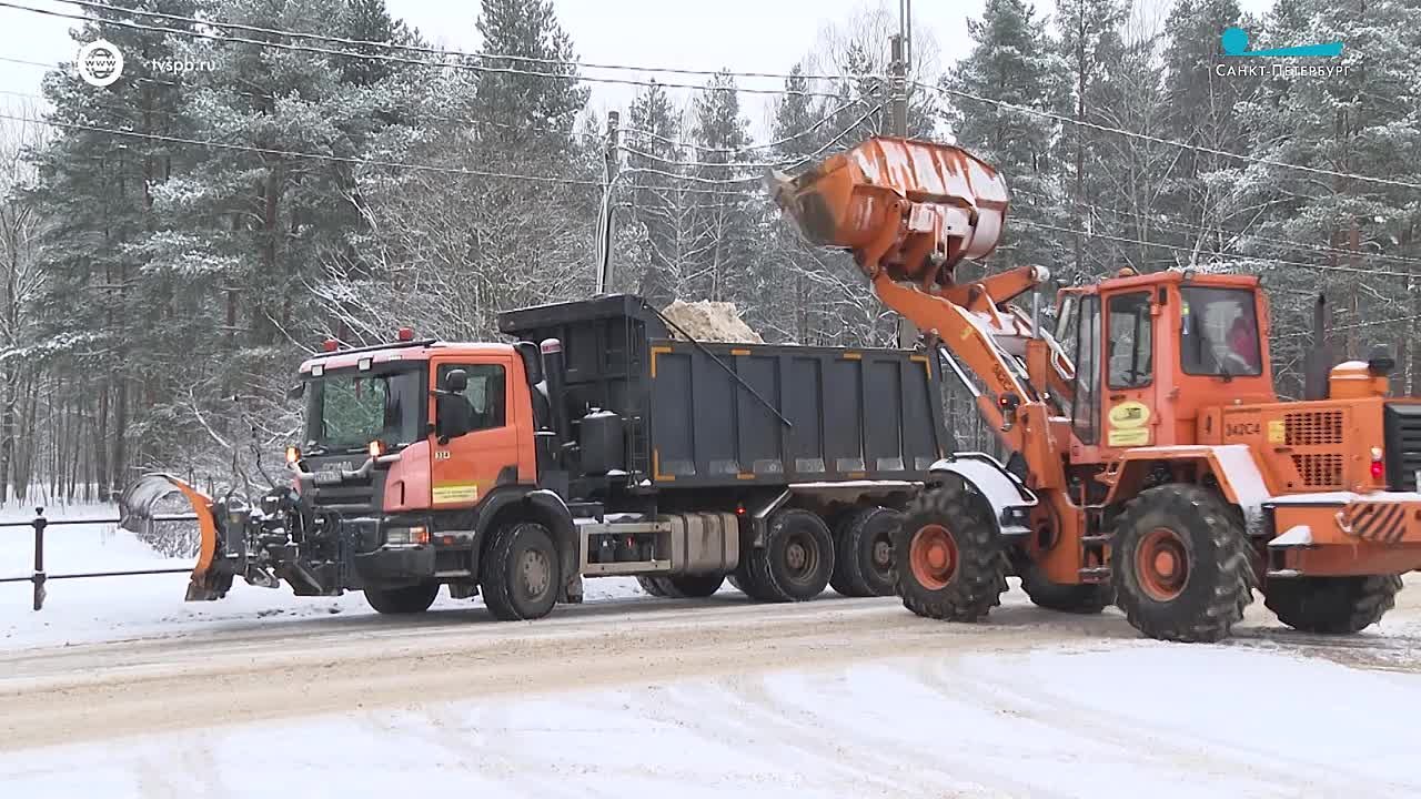 Петербург остаётся во власти обширного циклона