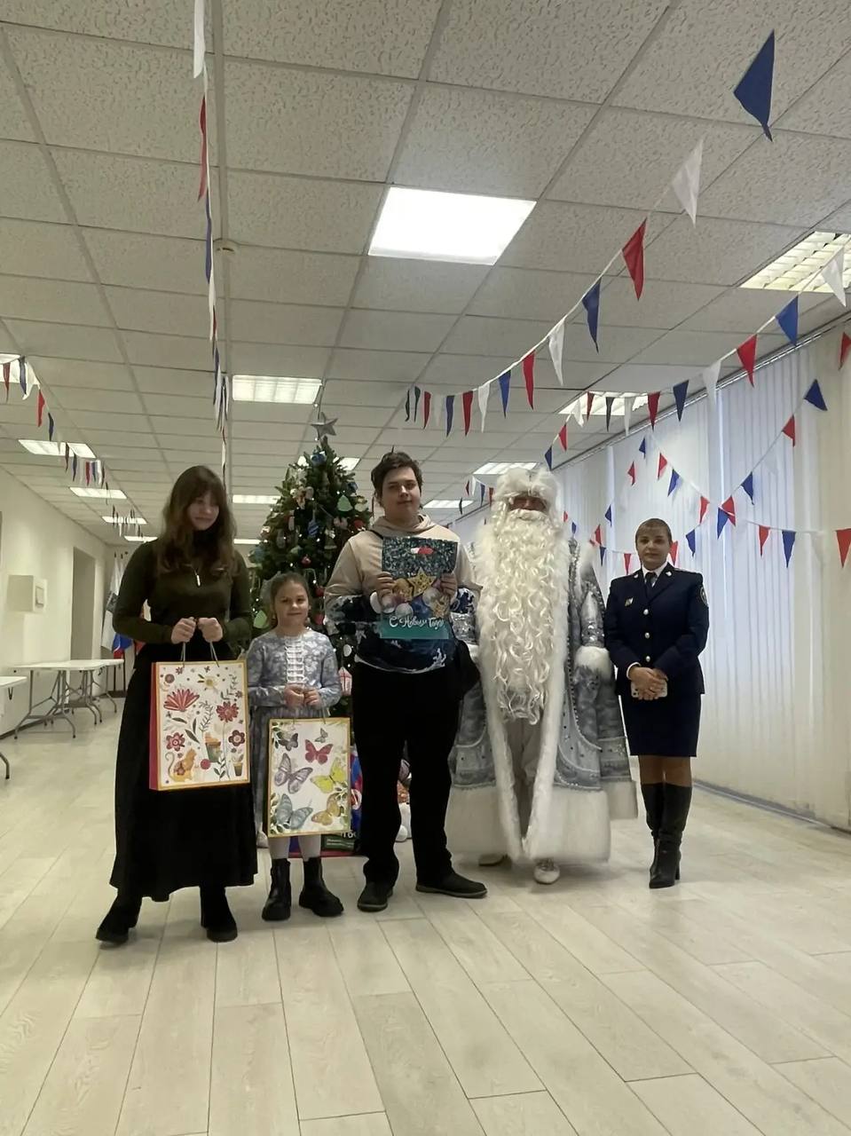 Следователи из Кировска исполнили мечту троих детей Следователи из Кировска исполнили мечту троих детей