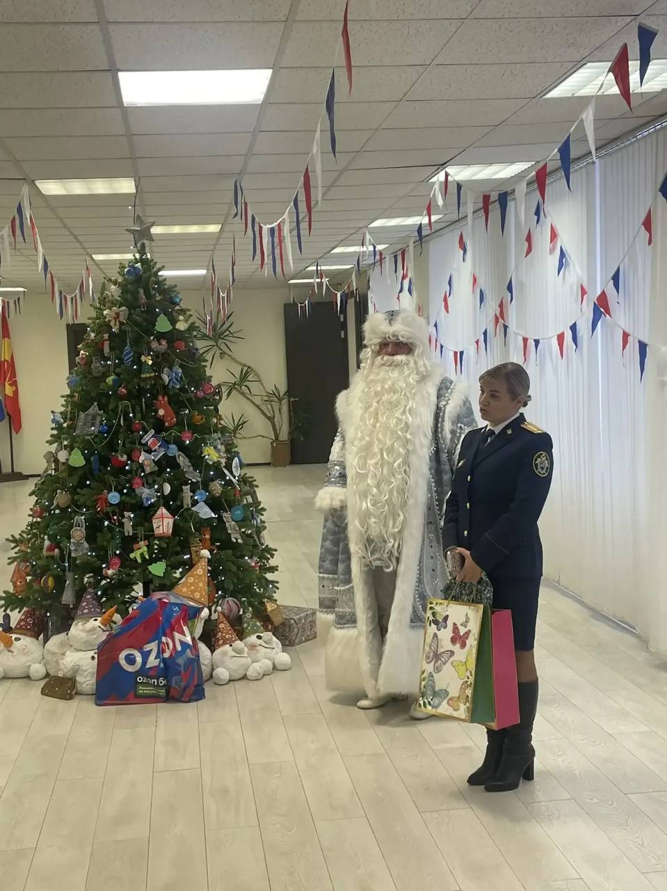 Следователи из Кировска исполнили мечту троих детей Следователи из Кировска исполнили мечту троих детей