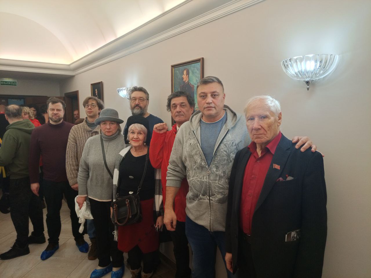 Коммунисты и представители лево-патриотических сил, сегодня пришли в Посольство Венесуэлы, чтоб высказать свою поддержку народу Венесуэлы в этот трудный момент, и осудить варварскую империалистическую агрессию США против...