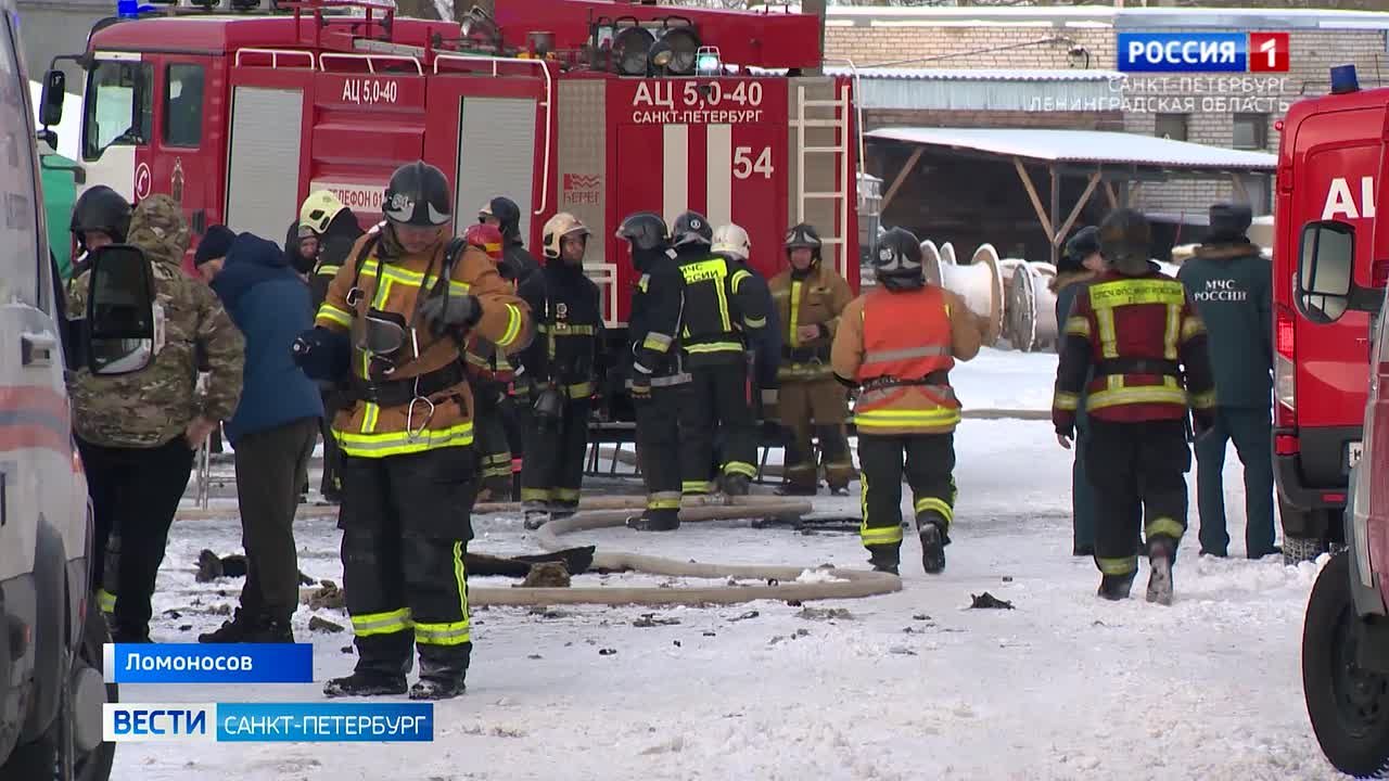 Мужчина пострадал при пожаре в здании бывшего военного завода в Ломоносове