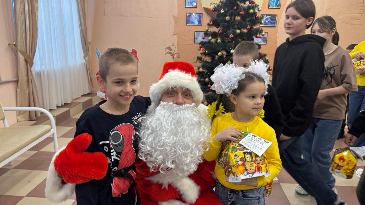 Михаил Онуфриенко: Дембельский аккорд Деда Мороза перед Рождеством с добрыми эльфами из "Здорового Отечества", в Амвросиевке, состоялся Михаил Онуфриенко: Дембельский аккорд Деда Мороза перед Рождеством с добрыми эльфами из "Здорового Отечества", в Амвросиевке, состоялся