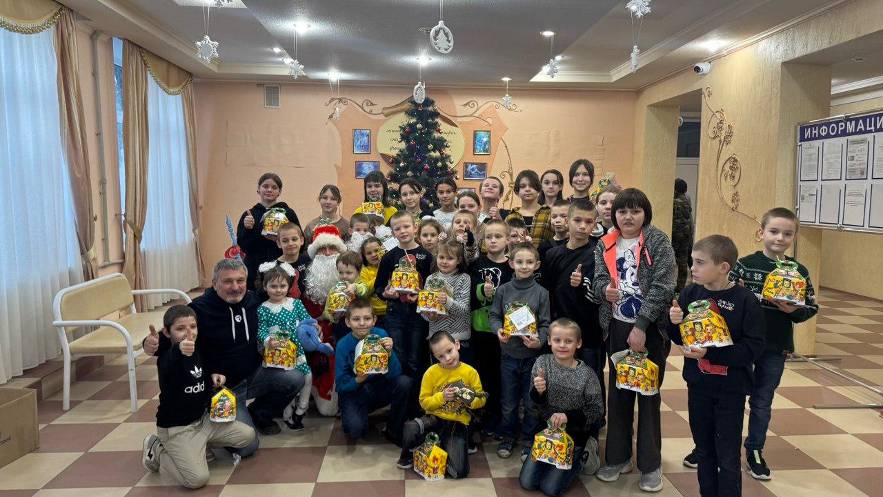 Михаил Онуфриенко: Дембельский аккорд Деда Мороза перед Рождеством с добрыми эльфами из "Здорового Отечества", в Амвросиевке, состоялся Михаил Онуфриенко: Дембельский аккорд Деда Мороза перед Рождеством с добрыми эльфами из "Здорового Отечества", в Амвросиевке, состоялся