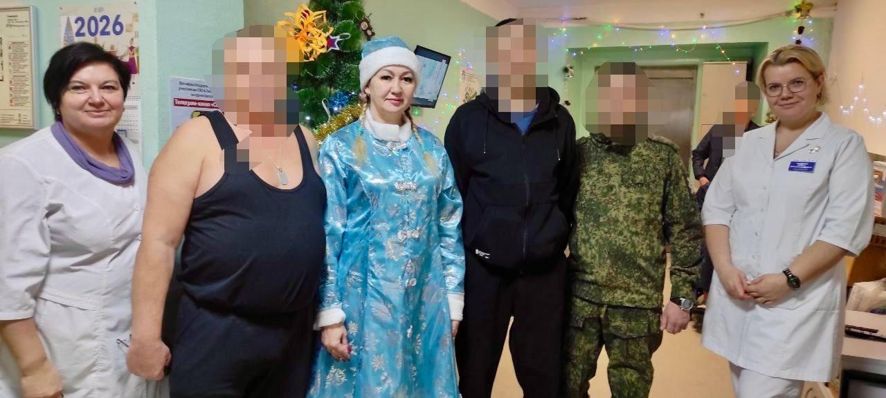 В госпиталях Ленобласти поздравили с Новым годом участников СВО В госпиталях Ленобласти поздравили с Новым годом участников СВО