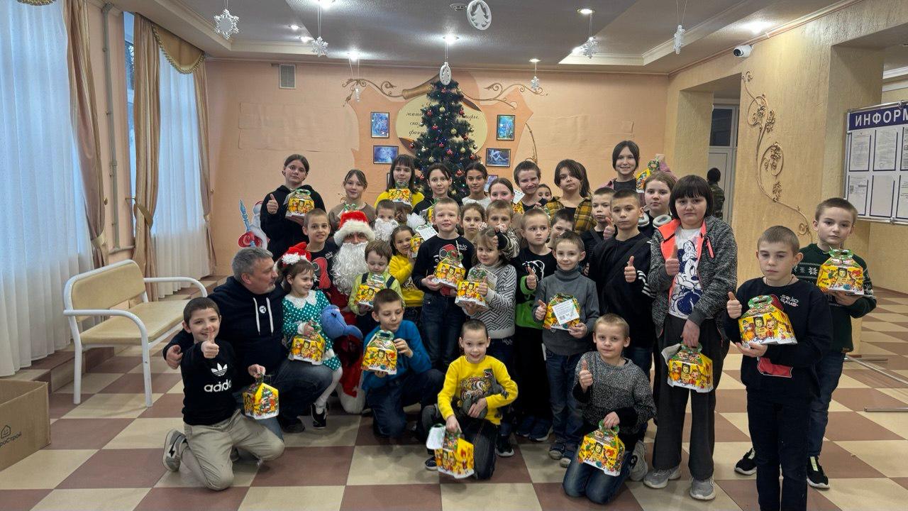 Михаил Онуфриенко: Дембельский аккорд Деда Мороза перед Рождеством с добрыми эльфами из "Здорового Отечества", в Амвросиевке, состоялся Михаил Онуфриенко: Дембельский аккорд Деда Мороза перед Рождеством с добрыми эльфами из "Здорового Отечества", в Амвросиевке, состоялся