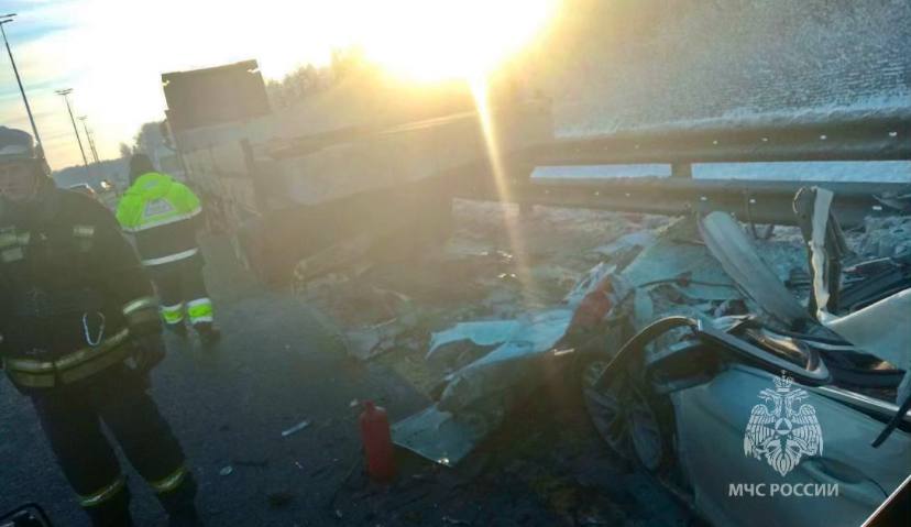 Цепь аварий на трассе М-11 парализовала движение Цепь аварий на трассе М-11 парализовала движение