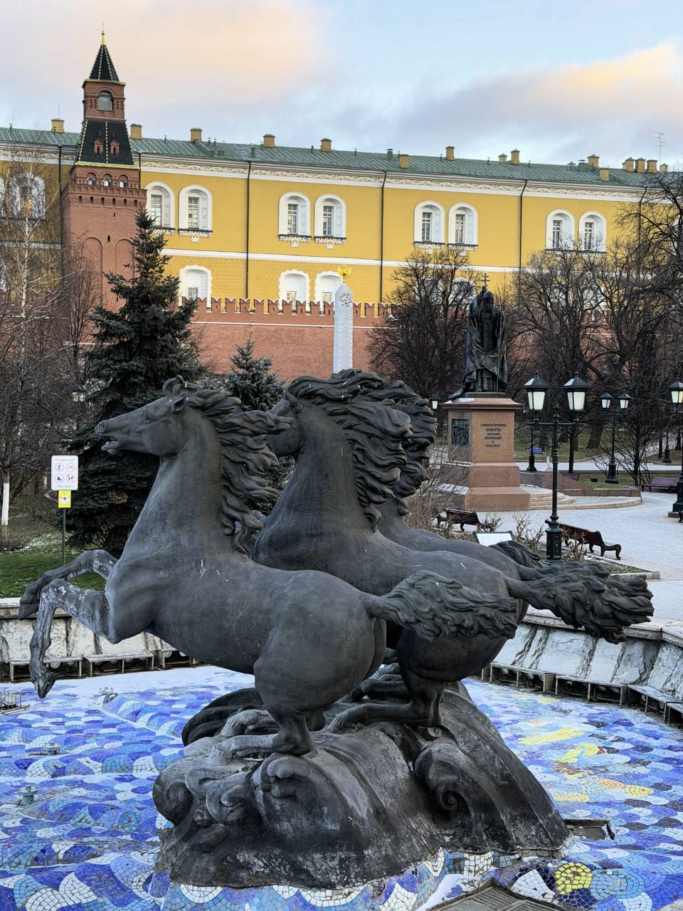 В год Лошади предлагаю вашему вниманию скульптурно-архитектурную подборку на улицах Москвы, связанную с этими прекрасными животными: В год Лошади предлагаю вашему вниманию скульптурно-архитектурную подборку на улицах Москвы, связанную с этими прекрасными животными:
