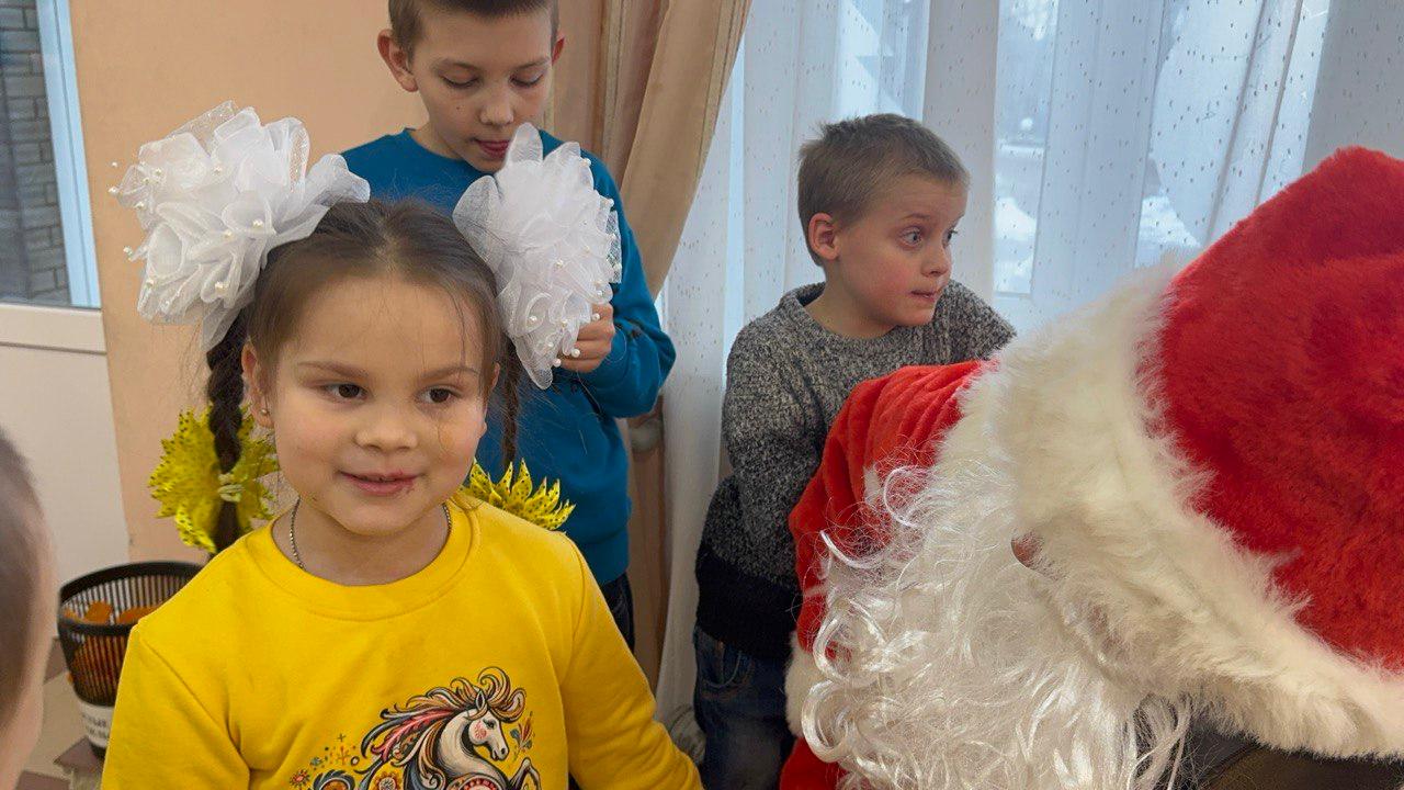 Михаил Онуфриенко: Дембельский аккорд Деда Мороза перед Рождеством с добрыми эльфами из "Здорового Отечества", в Амвросиевке, состоялся Михаил Онуфриенко: Дембельский аккорд Деда Мороза перед Рождеством с добрыми эльфами из "Здорового Отечества", в Амвросиевке, состоялся