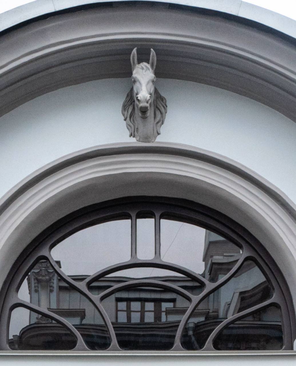 В год Лошади предлагаю вашему вниманию скульптурно-архитектурную подборку на улицах Москвы, связанную с этими прекрасными животными: В год Лошади предлагаю вашему вниманию скульптурно-архитектурную подборку на улицах Москвы, связанную с этими прекрасными животными: