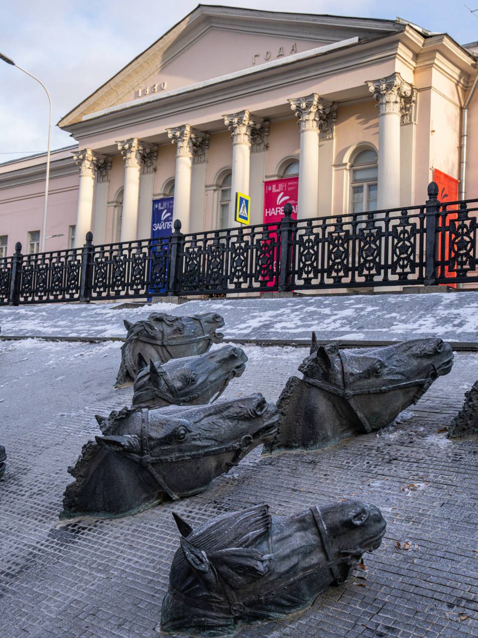 В год Лошади предлагаю вашему вниманию скульптурно-архитектурную подборку на улицах Москвы, связанную с этими прекрасными животными: В год Лошади предлагаю вашему вниманию скульптурно-архитектурную подборку на улицах Москвы, связанную с этими прекрасными животными:
