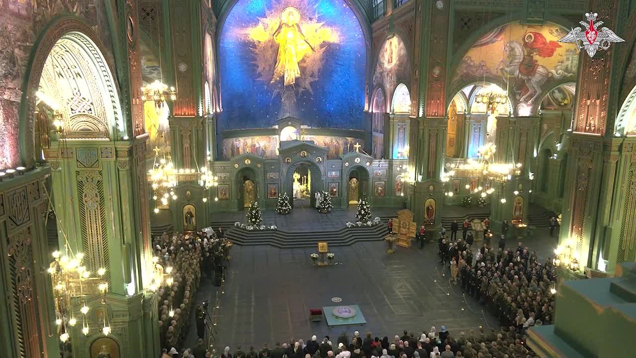 Минобороны России: В Главном храме Вооруженных Сил Российской Федерации в Подмосковье состоялось праздничное рождественское богослужение