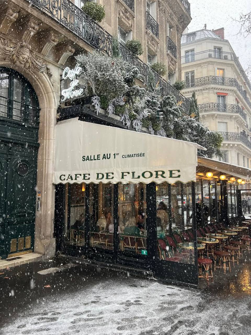 Вот из-за этого «мощнейшего» снегопада в Париже сегодня отменили ВСЕ автобусы, 15% авиарейсов, трамваи и метро могут работать с задержкой Вот из-за этого «мощнейшего» снегопада в Париже сегодня отменили ВСЕ автобусы, 15% авиарейсов, трамваи и метро могут работать с задержкой