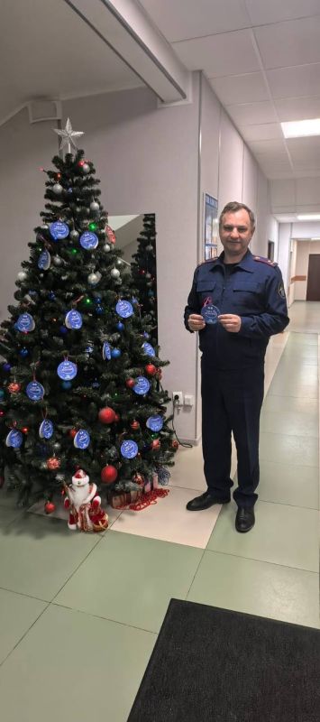 Сотрудники следственного отдела по городу Тосно СУ СК России по Ленинградской области приняли участие во Всероссийской благотворительной акции «Елка желаний»